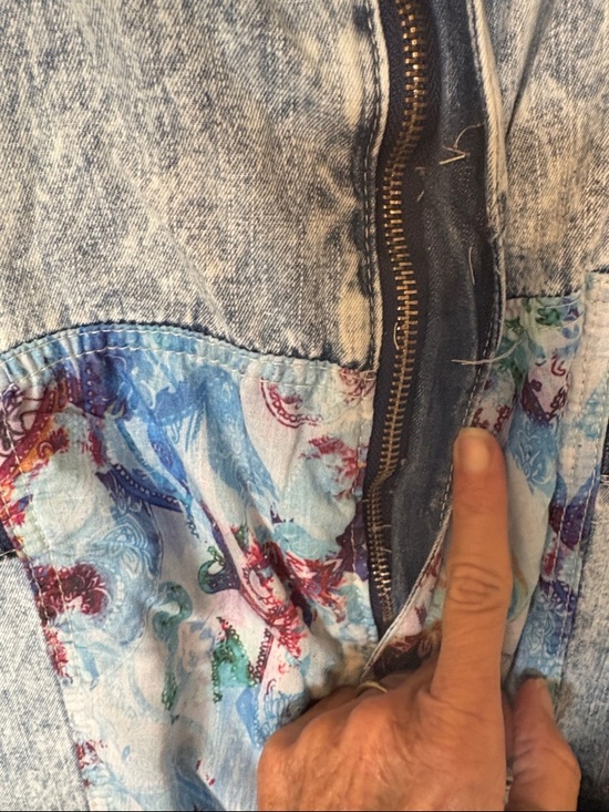 POL Acid Wash Denim Wide-Leg Overalls with Blue Floral Panel - Picture 7 of 9